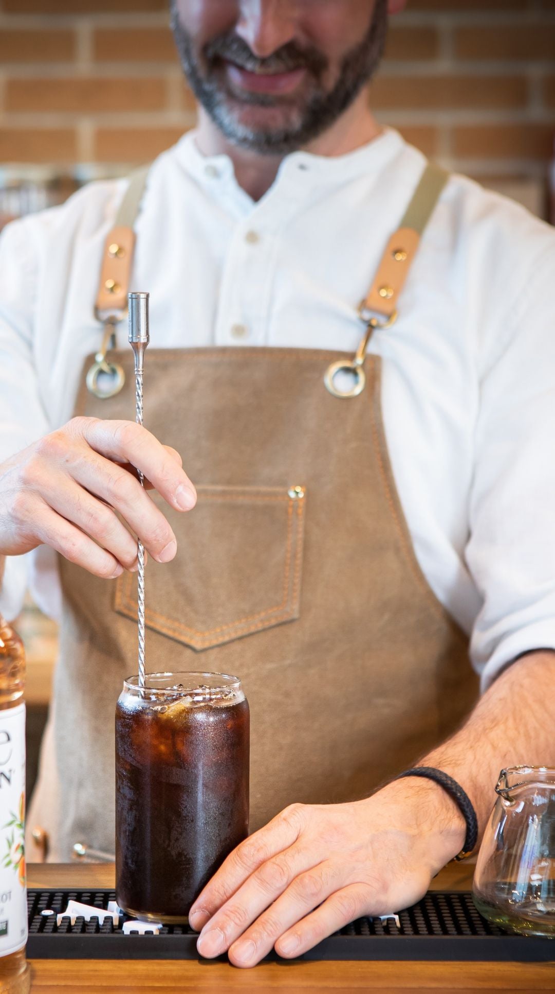 CAFÉ, COLA E FRUTAS VERMELHAS