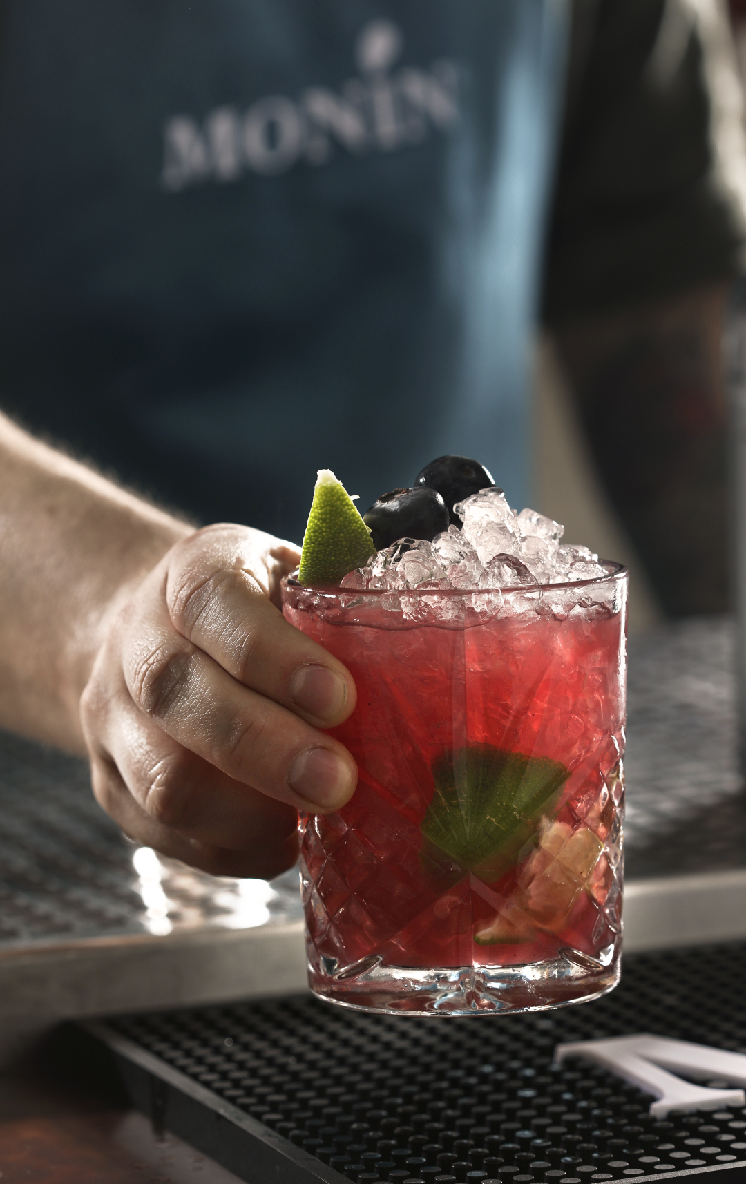 CAIPIRINHA DE FRUTAS VERMELHAS