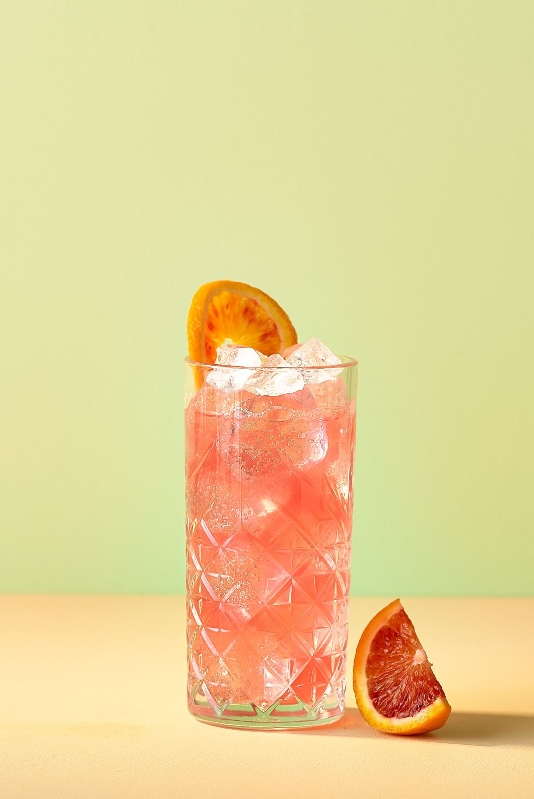 LARANJA E RAIZ
