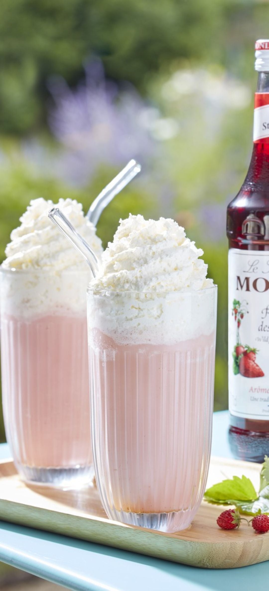 MILKSHAKE MORANGO E CRÈME BRÛLÉE